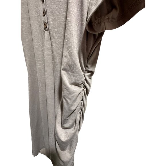 ✌️ 2/$40 ✌️ NWT Taupe Long T-Shirt Dressed with Ruched Side and V-Neck sz L - Picture 3 of 8